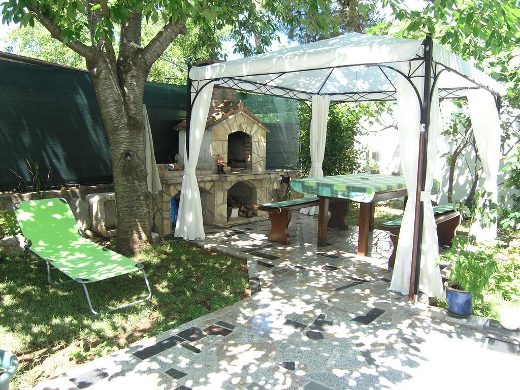 Apartman Vera Krk Town Buitenkant foto