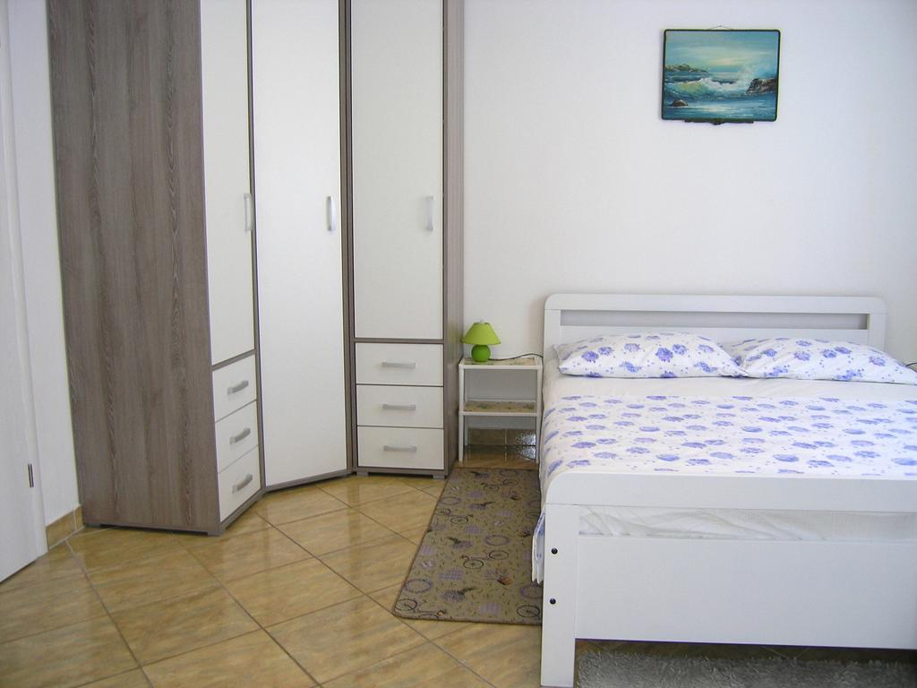 Apartman Vera Krk Town Buitenkant foto