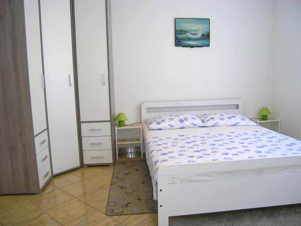 Apartman Vera Krk Town Buitenkant foto