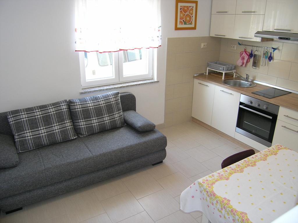 Apartman Vera Krk Town Buitenkant foto