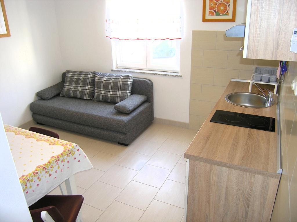 Apartman Vera Krk Town Buitenkant foto