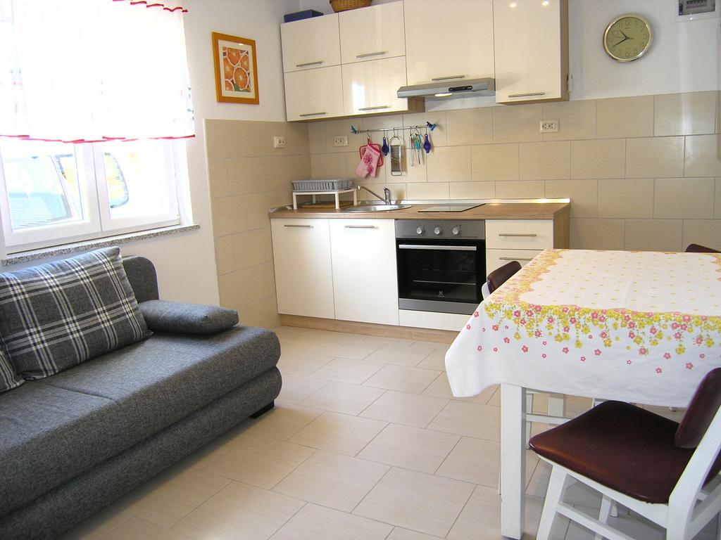 Apartman Vera Krk Town Buitenkant foto